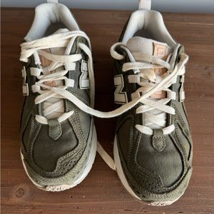 Green canvas new balance sneakers size 8 women’s or 6.5 mens